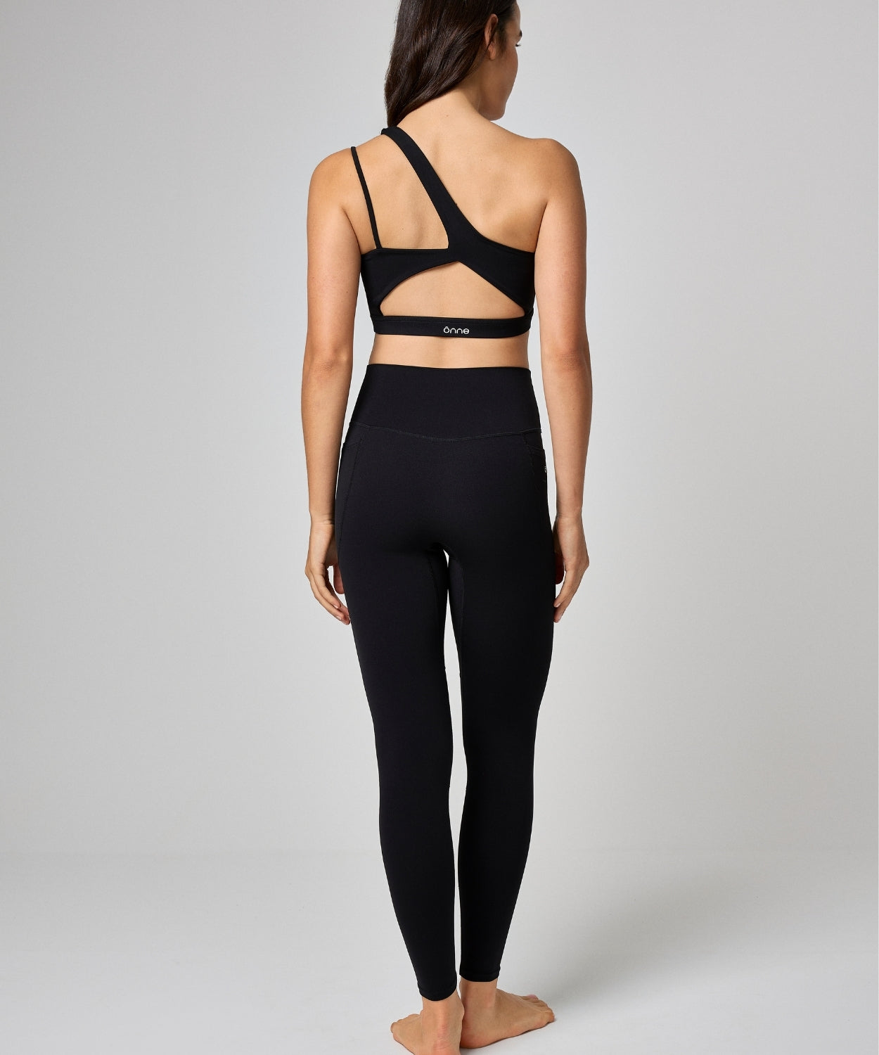 Bark Leggins in Black, back view, ÔNNE activewear
