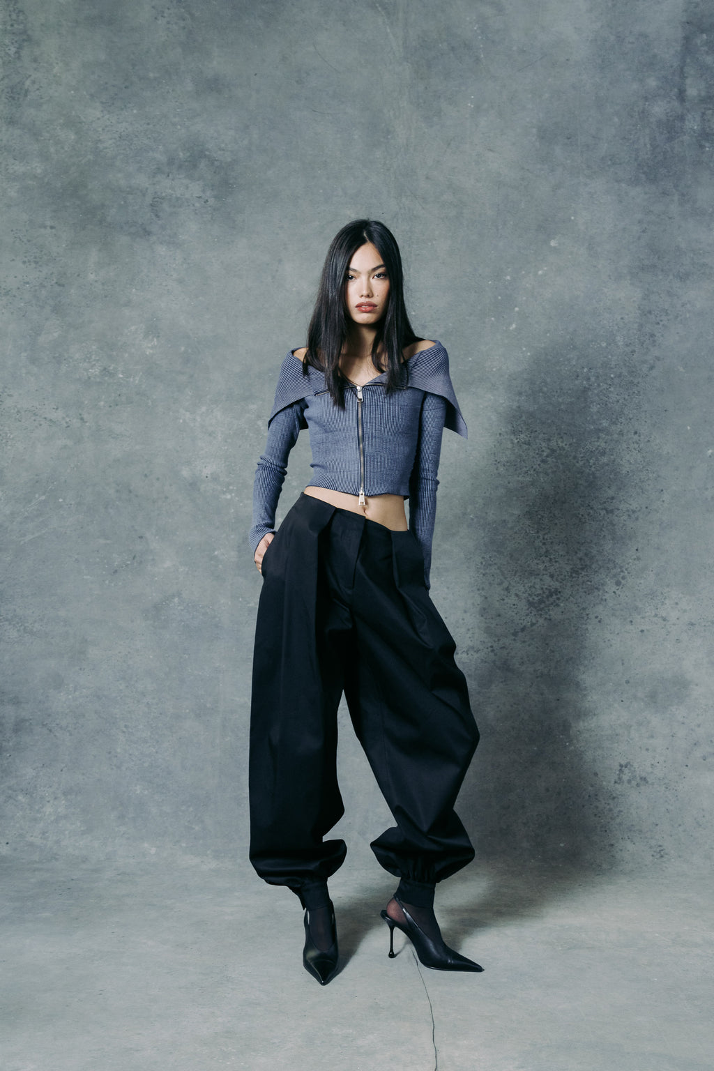 THE SCULPTED ZIP TOP