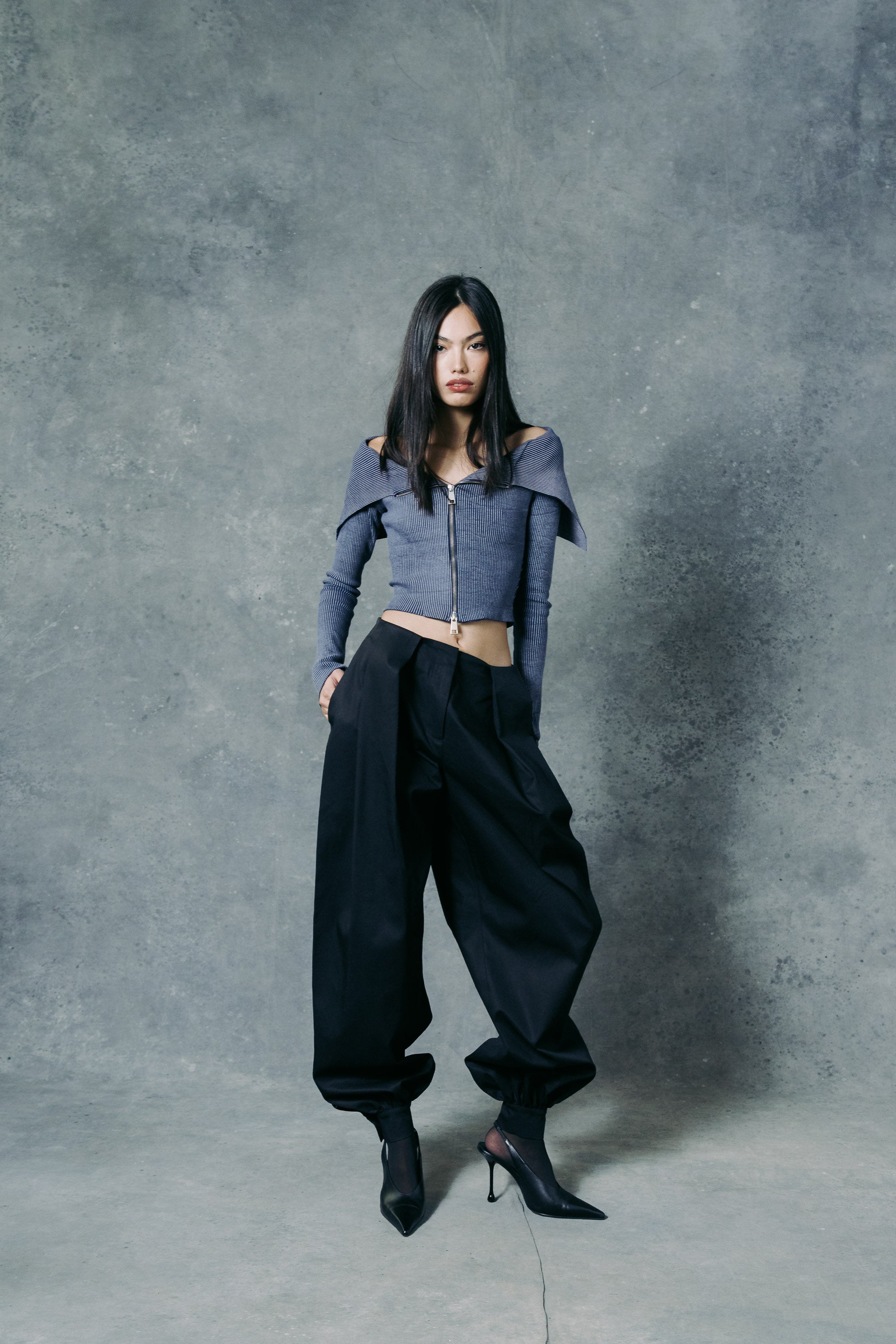 THE SCULPTED ZIP TOP