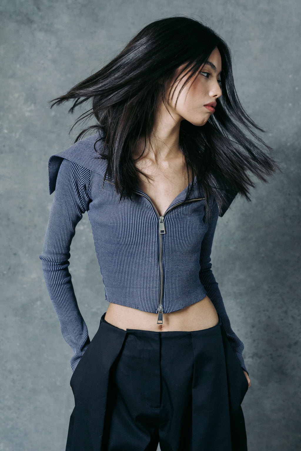 THE SCULPTED ZIP TOP