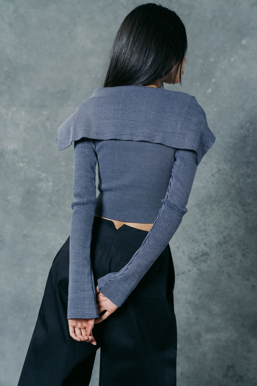 THE SCULPTED ZIP TOP