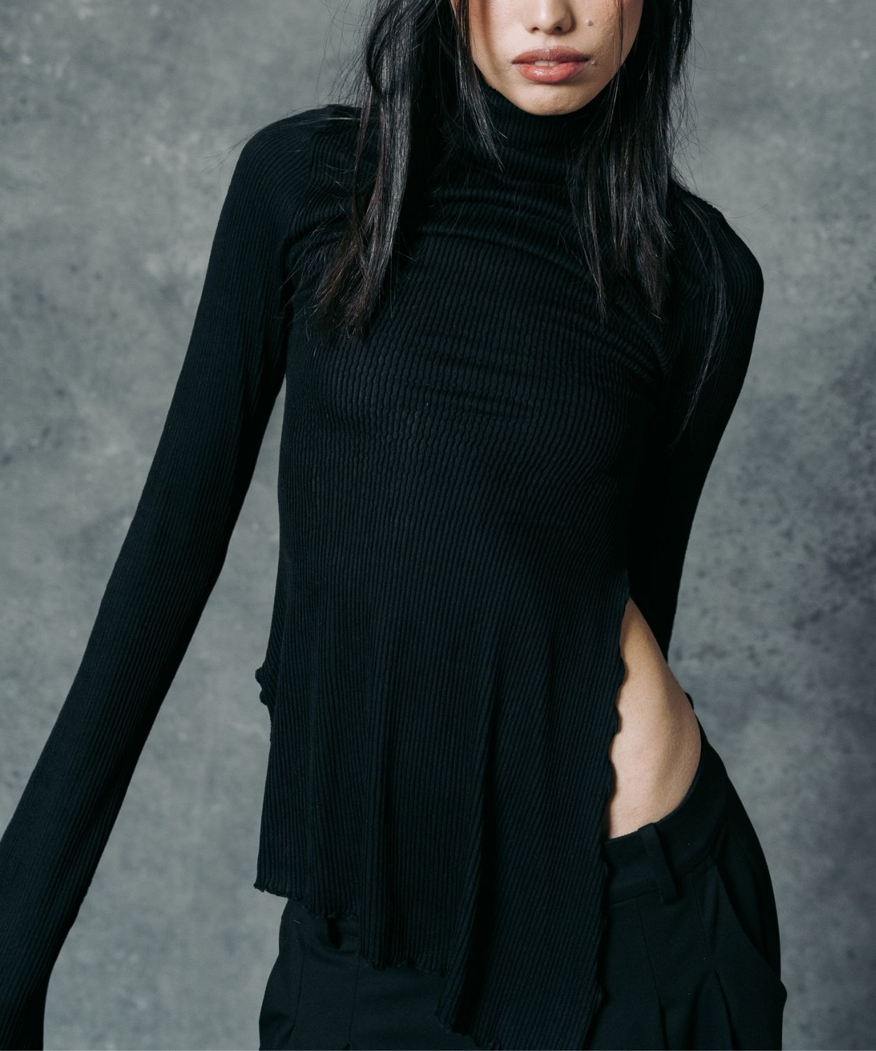 The Asymmetric Ribbed Top Black