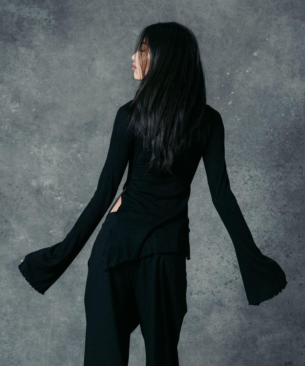 The Asymmetric Ribbed Top Black