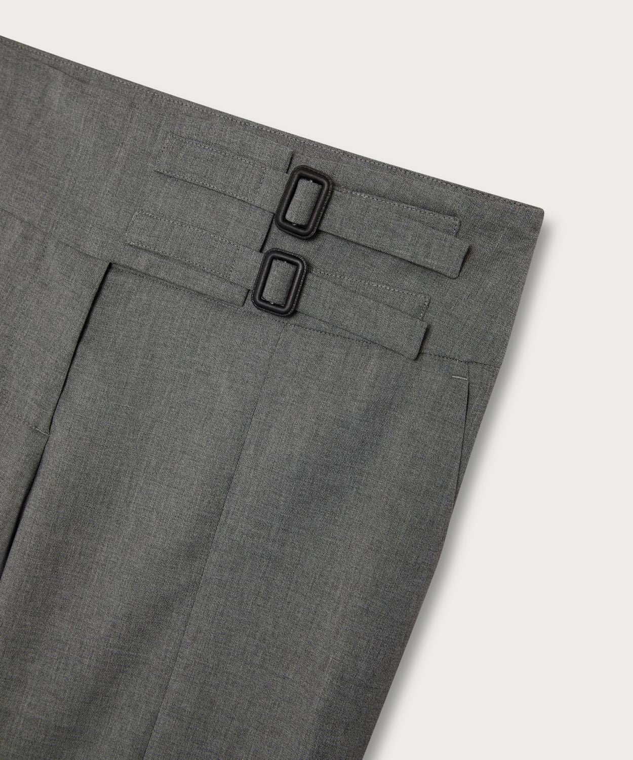Die Low-Rise Hose mit Schnallendetail Grau
