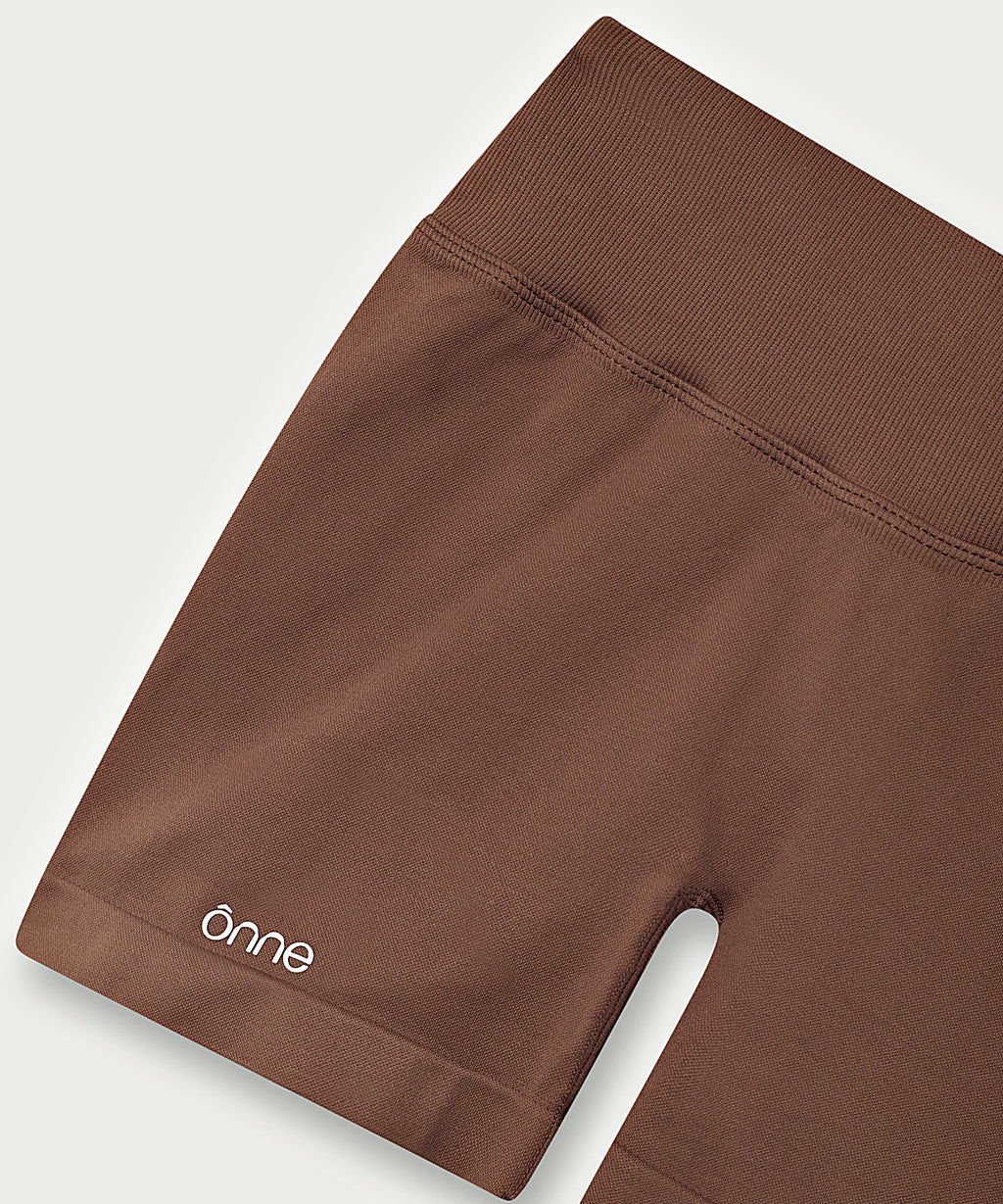 Aeris Short in Dark Brown, ÔNNE activewear