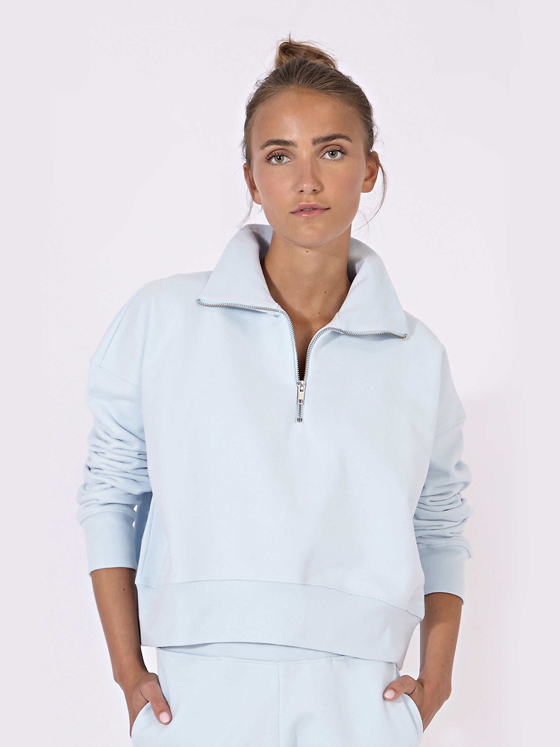 Luma Hoodie Half in Water Blue, ÔNNE activewear